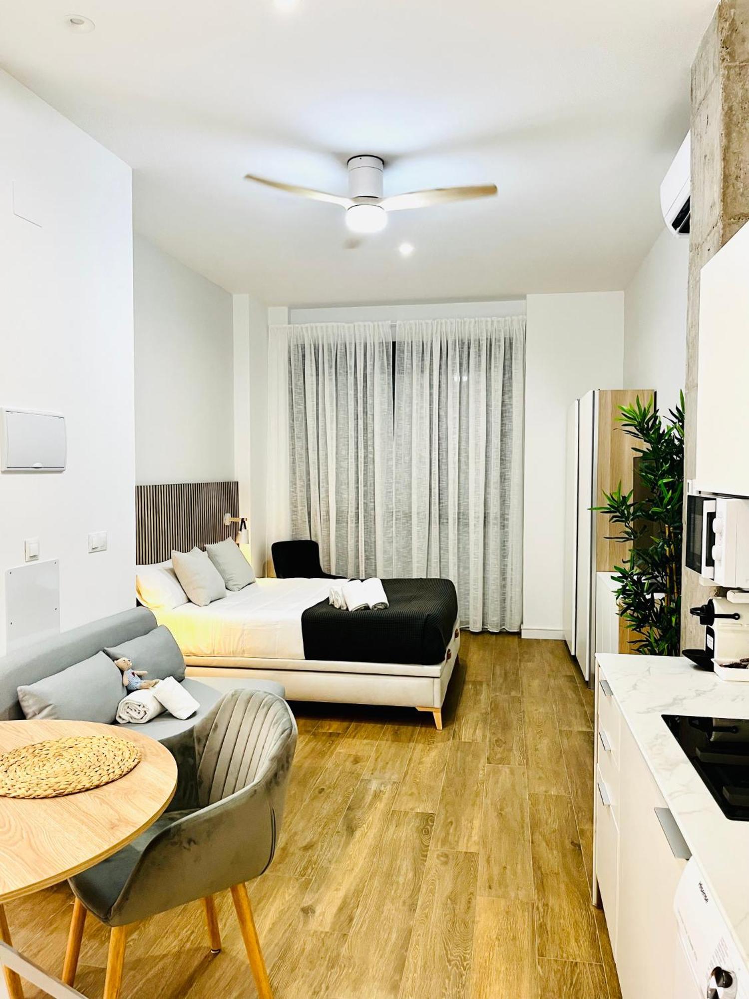 Travel Habitat Mediterranean Suites فالنسيا الغرفة الصورة