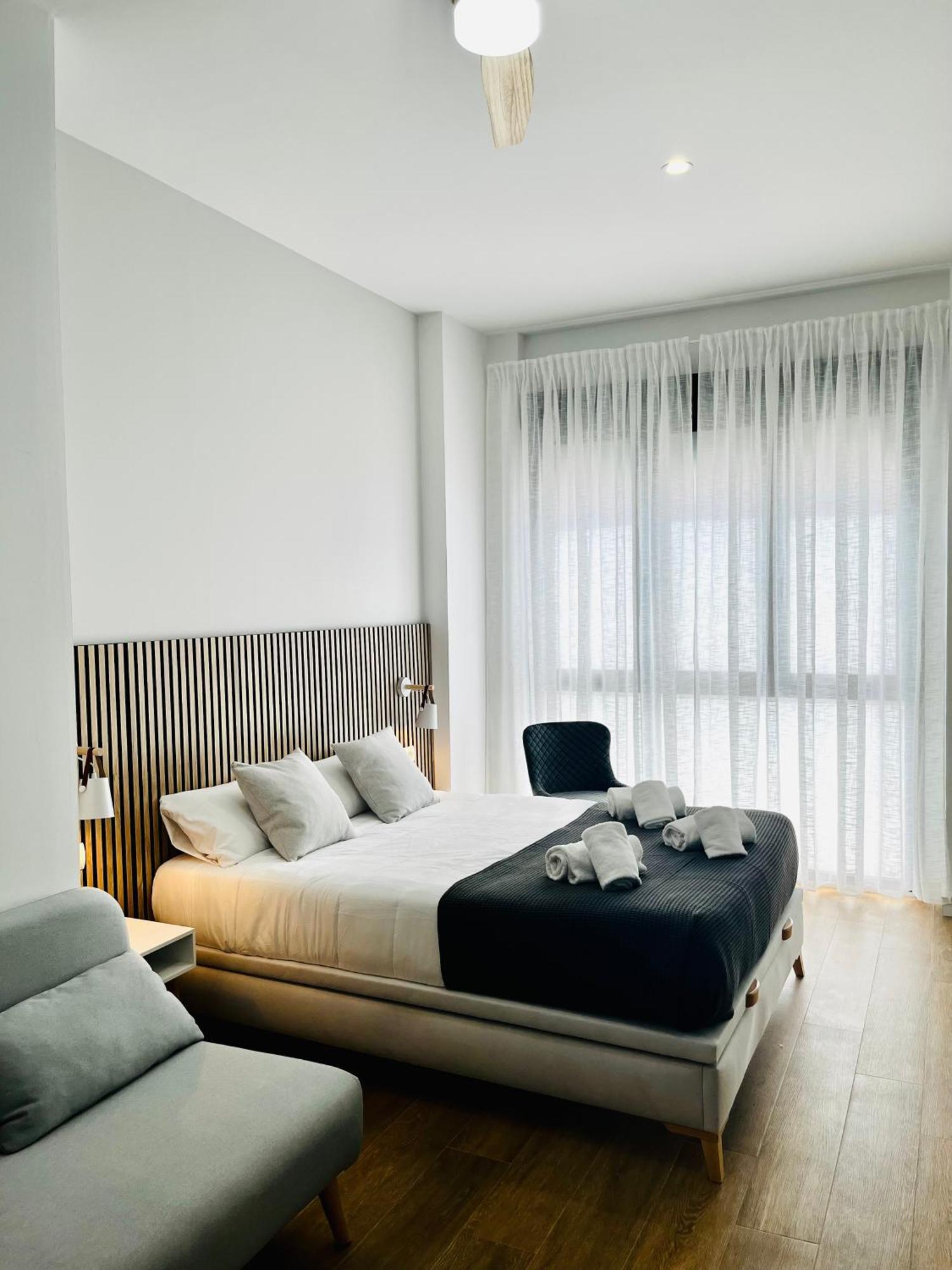 Travel Habitat Mediterranean Suites فالنسيا الغرفة الصورة