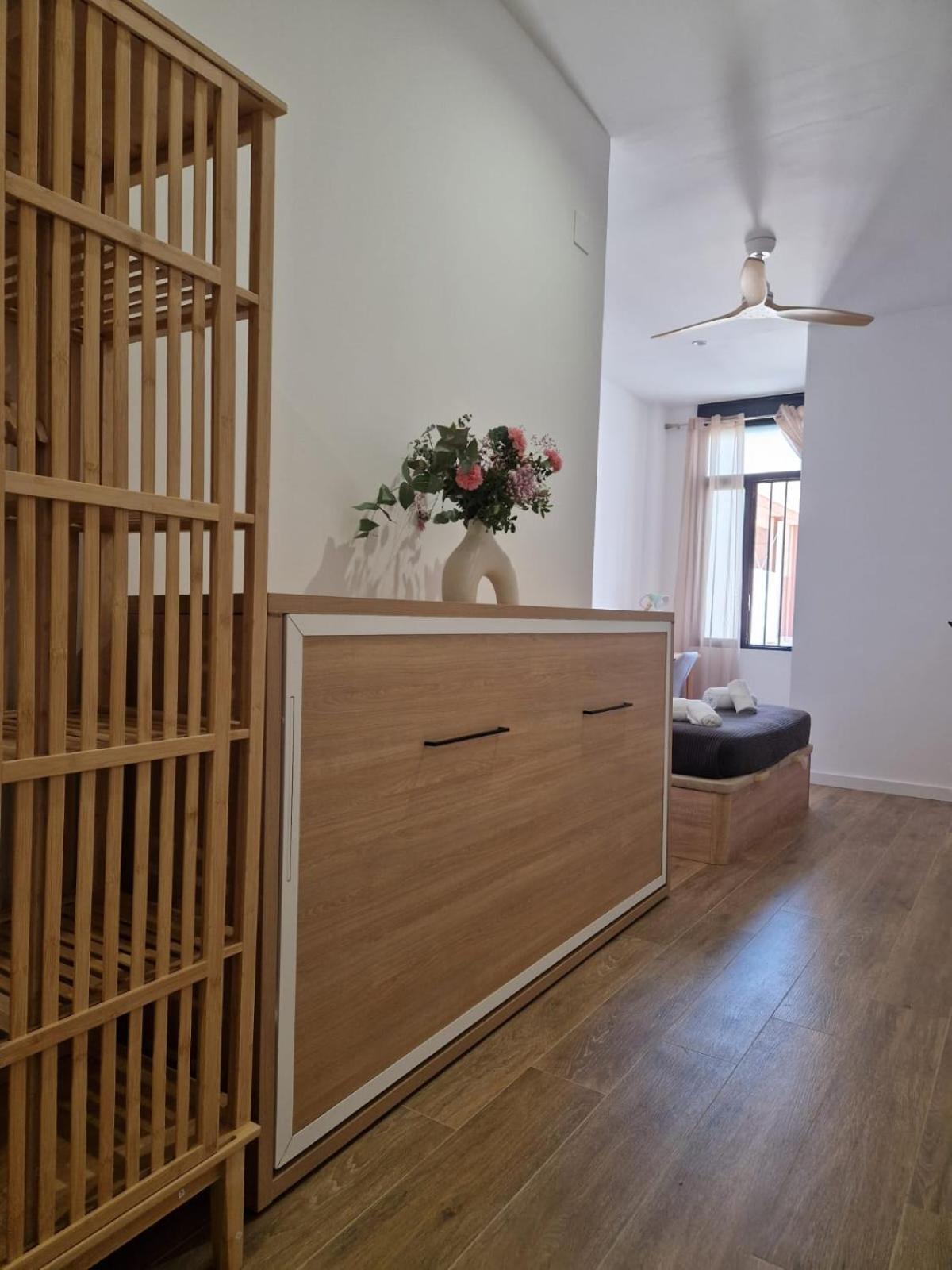 Travel Habitat Mediterranean Suites فالنسيا الغرفة الصورة